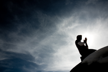 Jose Eduardo de Oliveira e Silva destaca santos modernos como testemunhos vivos de evangelização no mundo atual.