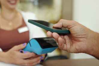 Ediney Jara de Oliveira explica como os meios de pagamento digitais estão impulsionando o comércio global e conectando mercados em tempo real.