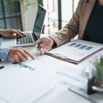 Tecnologia e Educação Financeira: como os brasileiros estão transformando sua relação com o dinheiro